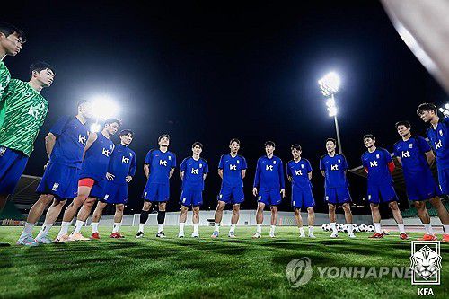 훈련하는 축구대표팀(서울=연합뉴스) 한국 축구대표팀이 3일(현지시간) 이라크 바스라 알 파이하 스타다움에서 훈련을 하고 있다. 축구대표팀은 6일 이라크를 상대로 2026 북중미 월드컵 아시아 3차 예선 B조 9차전을 치른다. 2025.6.4 [대한축구협회 제공. 재판매 및 DB 금지] photo@yna.co.kr