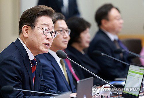 이재명 대통령 국무회의 발언(서울=연합뉴스) 홍해인 기자 = 이재명 대통령이 5일 서울 용산 대통령실 청사에서 열린 국무회의에서 발언하고 있다. 2025.6.5 [대통령실통신사진기자단] hihong@yna.co.kr