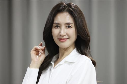 포즈 취하는 김선혜 성우(서울=연합뉴스) 강민지 기자 = '명탐점 코난' 김선혜 성우가 지난 4일 서울 종로구 연합뉴스에서 진행된 인터뷰에 앞서 포즈를 취하고 있다. 2025.6.8 mjkang@yna.co.kr