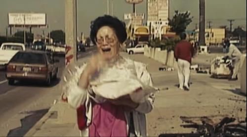 LA 폭동 당시 약탈을 당한 한인상점 주인이 오열하는 장면[유튜브 동영상 자료 캡처. 재판매 및 DB 금지]