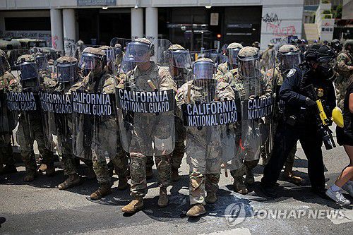 진압장비 갖춘 주방위군[로이터=연합뉴스 자료사진. 재판매 및 DB 금지]