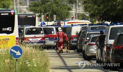 오스트리아 학교 총격 사건(그라츠 AP=연합뉴스) 10일(현지시간) 오스트리아 그라츠의 한 고등학교에서 발생한 총격 사건 현장에 구급 요원이 출동한 모습. 2025.06.10 photo@yna.co.kr