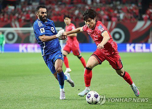 배준호, 드리블(서울=연합뉴스) 김성민 기자 = 10일 서울월드컵경기장에서 열린 2026 북중미 월드컵 아시아 3차 예선 최종전 한국과 쿠웨이트의 경기. 한국 배준호가 드리블하고 있다.  2025.6.10 ksm7976@yna.co.kr