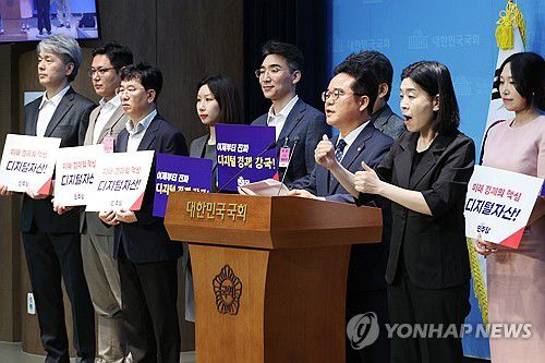 민주당 민병덕 의원, 디지털자산 기본법 발의(서울=연합뉴스) 김주성 기자 = 더불어민주당 민병덕 의원이 10일 서울 여의도 국회 소통관에서 디지털자산 기본법 발의 기자회견을 하고 있다. 2025.6.10 utzza@yna.co.kr