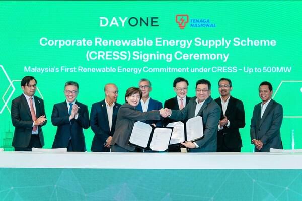 From left to right in the ceremony photo: Mr. Yan Cheng Kang, Board of Director, DayOne Data Centers; Mr. Jimmy Yu, SVP, Strategy & BD, DayOne Data Centers; En. Hasmarizal Bin Hassan, Chief Grid Officer, Tenaga Nasional Berhad; Ms. Jamie Khoo, CEO, DayOne Data Centers; YB Senator Tengku Zafrul Abdul Aziz, Minister of Investment, Trade and Industry (MITI); Mr. Lim Ah Doo, Co-Chairman, DayOne Data Centers; Datuk Ir. Megat Jalaluddin Megat Hassan, President/CEO, Tenaga Nasional Berhad; En. Mohd Zarihi Bin Mohd Hashim, Chief New Energy Officer (CNEO), Tenaga Nasional Berhad; En. Kamal Arifin Bin A Rahman, Chief Retail Officer (CReO), Tenaga Nasional Berhad