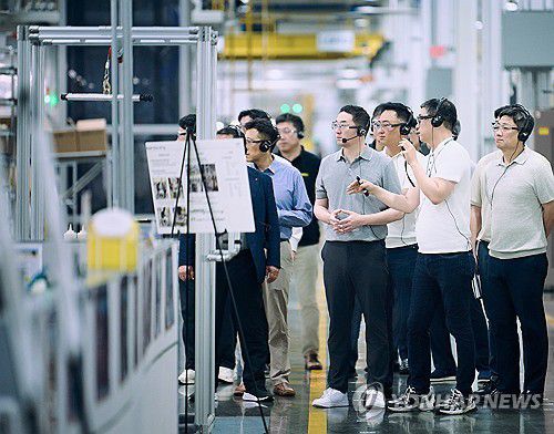 LG전자 테네시 공장 둘러보는 구광모 회장[㈜LG 제공. 재판매 및 DB 금지]