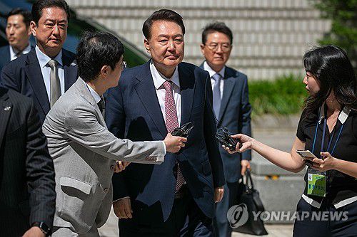 내란혐의 6차 공판 출석하는 윤석열 전 대통령(서울=연합뉴스) 윤석열 전 대통령이 지난 9일 서울 서초구 서울중앙지방법원에서 열린 내란 우두머리 혐의·직권남용 권리행사 방해 혐의 사건 6차 공판에 출석하고 있다. 2025.6.9 [사진공동취재단] photo@yna.co.kr