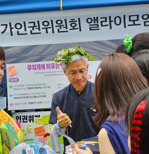 퀴어축제 참여한 민주노동당 권영국 대표[촬영 정윤주]
