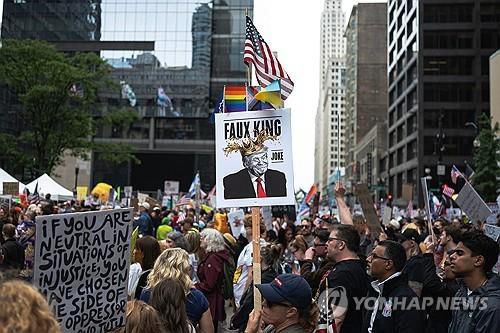 시카고의 '노 킹스' 시위대[시카고 AFP=연합뉴스. 재판매 및 DB 금지]