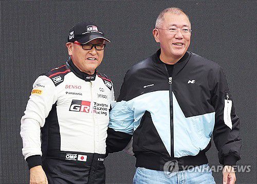 도요다 아키오 도요타그룹 회장과 정의선 현대차그룹 회장[연합뉴스 자료사진]