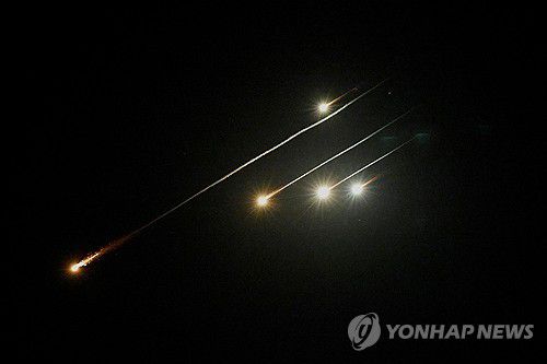 이란이 발사한 미사일이 이스라엘에서 요격되는 모습[로이터 연합뉴스 자료사진]