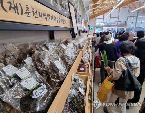 춘천 지역먹거리직매장 내부[연합뉴스 자료사진]