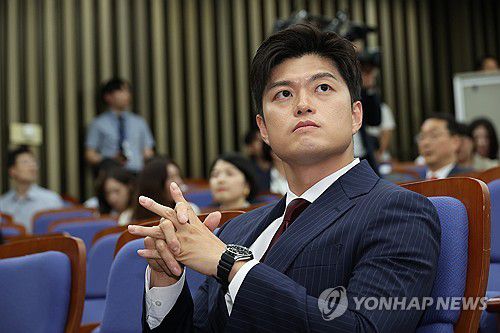 생각에 잠긴 김용태 비대위원장(서울=연합뉴스) 박동주 기자 = 국민의힘 김용태 비상대책위원장이 지난 9일 서울 여의도 국회에서 열린 의원총회에서 생각에 잠겨 있다. 2025.6.9 pdj6635@yna.co.kr