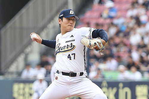 에이스 본능 찾은 곽빈, 262일 만에 승리(서울=연합뉴스) 프로야구 두산 베어스가 돌아온 국내 에이스 곽빈의 호투를 앞세워 2연승을 달렸다.     두산은 15일 서울 잠실구장에서 열린 프로야구 2025 신한 SOL 뱅크 KBO리그 키움 히어로즈와 홈경기에서 3-2로 이겼다.     사진은 경기에서 역투하는 곽빈. 2025.6.15     photo@yna.co.kr [두산 베어스 제공. 재판매 및 DB 금지]