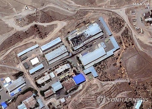 막사가 촬영한 혁명수비대 가디르 기지 모습. 검게 그을린 부분이 폭격맞은 자리[로이터 연합뉴스 자료사진. 재판매 및 DB 금지]