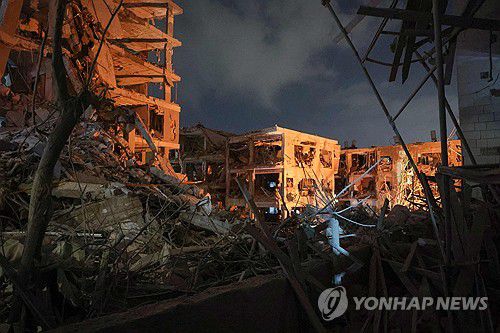 이란 폭격에 파괴된 텔아비브의 건물[AFP 연합뉴스 자료사진, 재판매 및 DB 금지]