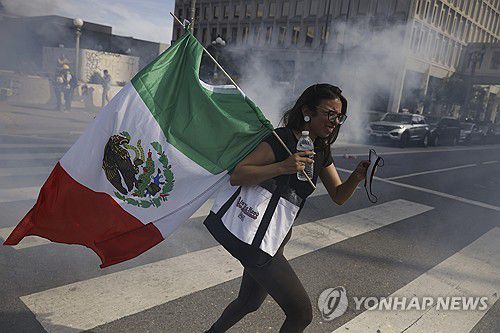 14일 샌프란시스코에서 열린 '노 킹스' 시위[Stephen Lam/샌프란시스코 크로니클/AP=연합뉴스. 재판매 및 DB 금지]