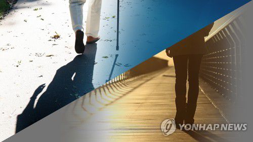 노인과 청년(CG)[연합뉴스TV 제공]