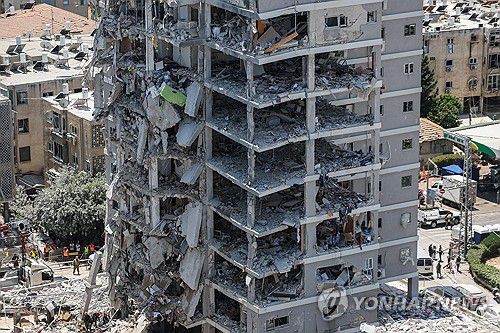 이란에 공습당한 이스라엘 바트얌의 건물[로이터 연합뉴스 자료사진 재판매 및 DB 금지]