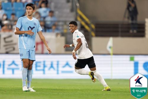 대구를 상대로 선제골을 넣은 뒤 기뻐하는 포항 오베르단.[한국프로축구연맹 제공. 재판매 및 DB 금지]
