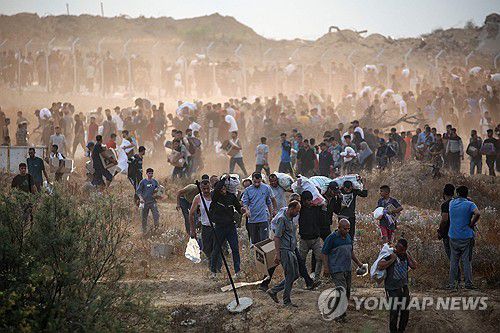 GHF 식량배급소에 몰려든 팔레스타인 주민들[AFP=연합뉴스]