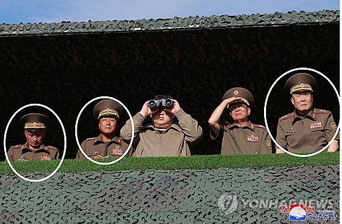 김정은과 나란히 선 '러시아 파견 북한군 장성 3명'(평양 조선중앙통신=연합뉴스) 김정은 국무위원장이 지난 9월 11일 인민군 특수작전무력 훈련기지를 시찰할 당시, 김정은 국무위원장과 나란히 선 북한군 장성 3명 좌로부터 신금철 김영복 리창호의 모습(흰색 원안). 2024.10.31      [국내에서만 사용가능. 재배포 금지. For Use Only in the Republic of Korea. No Redistribution] nkphoto@yna.co.kr