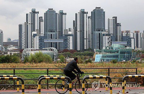 강남 아파트 단지  (서울=연합뉴스) 이정훈 기자 = 사진은 서울 서초구 반포의 한 신축 아파트 단지. 2024.11.26     uwg806@yna.co.kr
