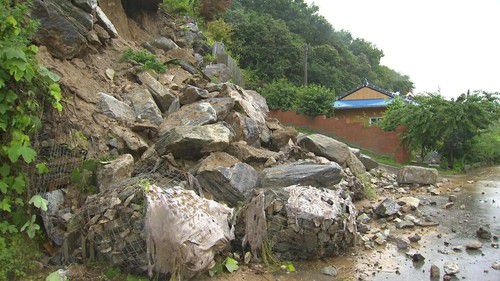 충남 계룡 석축 붕괴[독자 제공. 재판매 및 DB 금지]