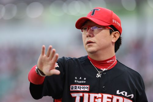 10번째 김광현과 맞대결에서 호투한 KIA 양현종[KIA 타이거즈 제공. 재판매 및 DB 금지]