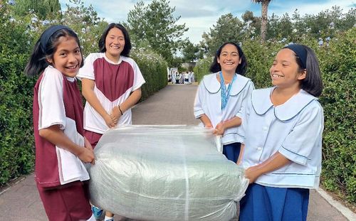 한국 수녀회에서 운영 중인 멕시코 기숙학교 '찰코 소녀의 집'에 의류 기부['사랑의 손길' 제공. 재판매 및 DB 금지]