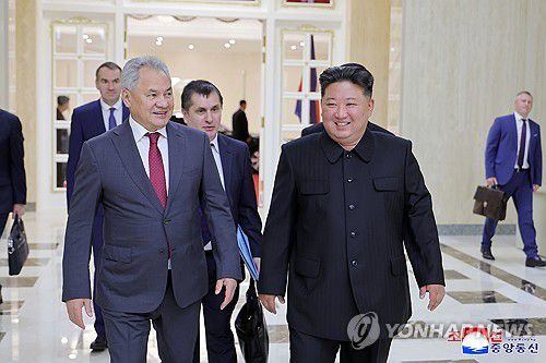 김정은, 쇼이구 러 국가안보회의 서기 접견(평양 조선중앙통신=연합뉴스) 김정은 북한 국무위원장이 세르게이 쇼이구 러시아 국가안보회의 서기를 지난 17일 만나 "두 나라 간 조약의 범위 내에서 협조할 내용을 확정하고 관련 계획을 수락했다"고 조선중앙통신이 18일 보도했다. 2025.6.18      [국내에서만 사용가능. 재배포 금지. For Use Only in the Republic of Korea. No Redistribution] nkphoto@yna.co.kr