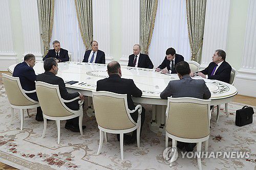 푸틴, 이란 외무장관 회동[AP/크렘린풀 연합뉴스. 재판매 및 DB 금지]