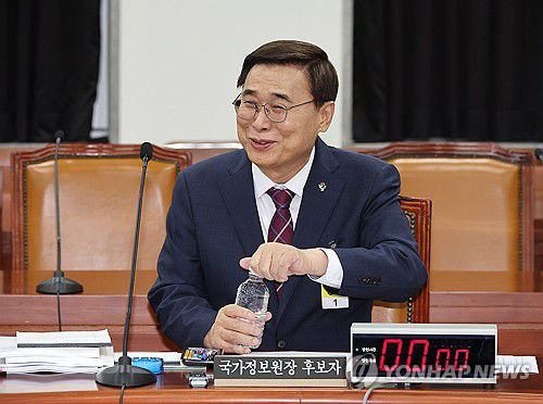 대북·안보 관련 인사청문회 참석한 이종석 국정원장 후보자(서울=연합뉴스) 김주형 기자 = 이종석 국가정보원장 후보자가 19일 오후 서울 여의도 국회 정보위원회에서 대북·안보 관련 질의를 위해 비공개로 진행되는 인사청문회에 참석해 자리하고 있다. 2025.6.19 kjhpress@yna.co.kr