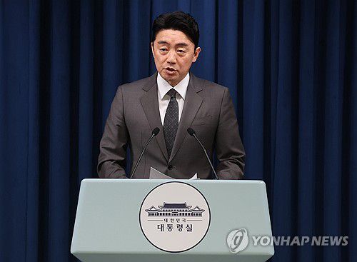 이재명 대통령, 장관 후보자 지명(서울=연합뉴스) 한상균 기자 = 강훈식 대통령 비서실장이 23일 용산 대통령실에서 장관 후보자 지명 관련 브리핑을 하고 있다. 2025.6.23 xyz@yna.co.kr