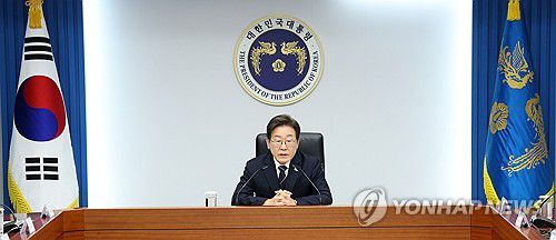 이재명 대통령, 수석보좌관회의 주재(서울=연합뉴스) 한상균 기자 = 이재명 대통령이 23일 용산 대통령실에서 제1차 수석보좌관회의를 주재하고 있다. 2025.6.23 xyz@yna.co.kr