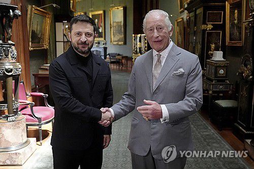 윈저성에서 찰스 3세 만난 젤렌스키 대통령[AP 연합뉴스]