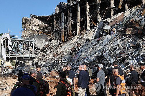 이란의 미사일에 공격당한 이스라엘의 도시[EPA 연합뉴스 자료사진. 재판매 및 DB 금지]