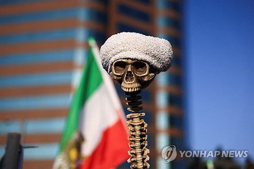 미국에서 벌어진 이란 반정부 시위에서 등장한 해골[로이터=연합뉴스 자료사진. 재판매 및 DB 금지]