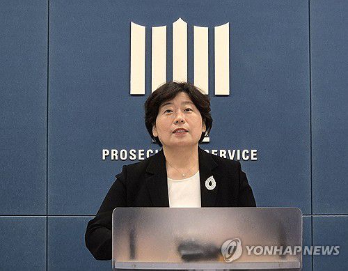 내란특검, 윤석열 체포영장 전격 청구(서울=연합뉴스) 김철선 기자 = '12·3 비상계엄 사건'을 수사하는 조은석 내란 특검팀의 박지영 특검보가 24일 서울 서초구 서울고등검찰청 기자실에서 윤석열 전 대통령에 대해 특수공무집행방해 혐의 등으로 체포영장을 전격 청구했다는 내용을 브리핑하고 있다. 2025.6.24 kcs@yna.co.kr