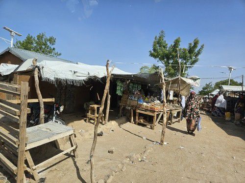 카메룬 미나와오 난민캠프의 가판대(마요차나가<카메룬>=연합뉴스) 노재현 기자 = 지난 11일(현지시간) 카메룬 최북단주 마요차나가 지역에 있는 미나와오 난민캠프. 2025.6.24 nojae@yna.co.kr