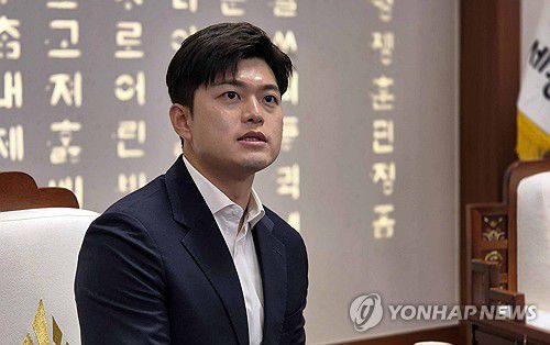 발언하는 김용태 비대위원장(세종=연합뉴스) 양영석 기자 = 김용태 국민의힘 비상대책위원장이 25일 세종시청을 방문해 현재 추진되는 해양수산부 부산 이전이 졸속으로 추진되고 있다는 입장을 밝히고 있다. 2025.6.25 youngs@yna.co.kr