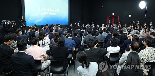 광주·전남 타운홀미팅 갖는 이재명 대통령(광주=연합뉴스) 홍해인 기자 = 이재명 대통령이 25일 광주광역시 국립아시아문화전당에서 '광주시민·전남도민 타운홀미팅'을 하고 있다. 2025.6.25 [대통령실통신사진기자단] hihong@yna.co.kr