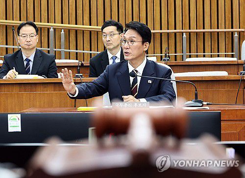 주진우 의원 질의에 답변하는 김민석 후보자(서울=연합뉴스) 박동주 기자 = 김민석 국무총리 후보자가 25일 서울 여의도 국회에서 열린 인사청문회에서 국민의힘 주진우 의원의 질의에 답하고 있다. 2025.6.25 pdj6635@yna.co.kr