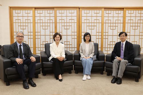 '동아시아 왕실문화와 미술' 학술대회 참석한 전문가들 왼쪽부터 유키오 리핏 미국 하버드대 교수, 박정혜 한국학중앙연구원 교수, 위페이친 대만 국립고궁박물원 부원장, 이타쿠라 마사아키 일본 도쿄대 동양문화연구소 교수 [국립고궁박물관 제공. 재판매 및 DB 금지]