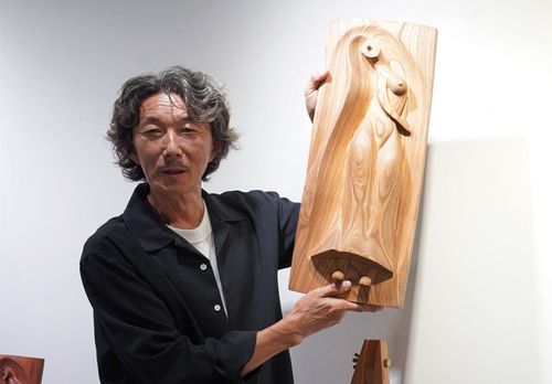 전시 작품 설명하는 박창호 작가[연합뉴스 사진]