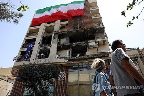 이스라엘 폭격에 훼손된 이란 건물[EPA=연합뉴스]