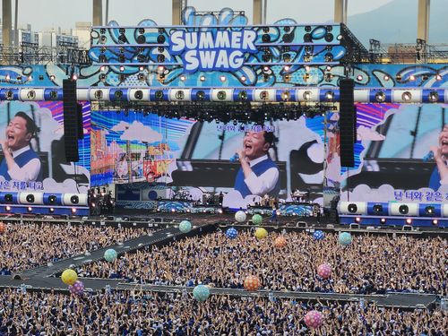 싸이 '흠뻑쇼' 개막(인천=연합뉴스) 가수 싸이의 여름 콘서트 '싸이 흠뻑쇼-서머 스웨그 2025'가 인천 아시아드주경기장에서 열리고 있다. 2025.6.28 photo@yna.co.kr