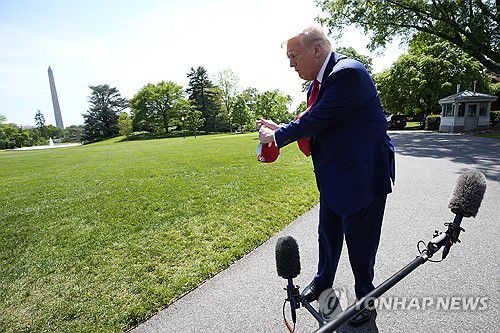 스윙 연습?[EPA=연합뉴스 자료사진. 재판매 및 DB 금지]