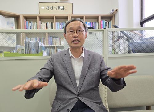 하상훈 생명의전화 원장(서울=연합뉴스) 이세원 기자 = 26일 오후 서울 성북구 소재 사회복지법인 생명의전화에서 하상훈 원장이 연합뉴스와 인터뷰를 하고 있다.