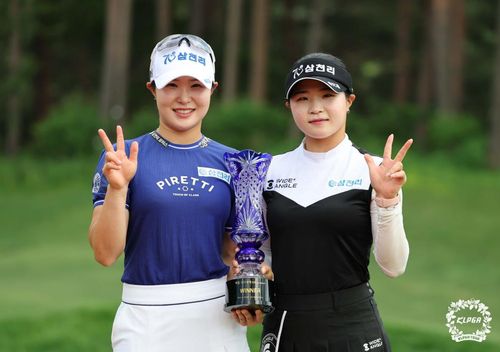 우승한 언니 고지우와 동생 고지원(오른쪽)[KLPGA 투어 제공. 재배포 및 DB 금지]